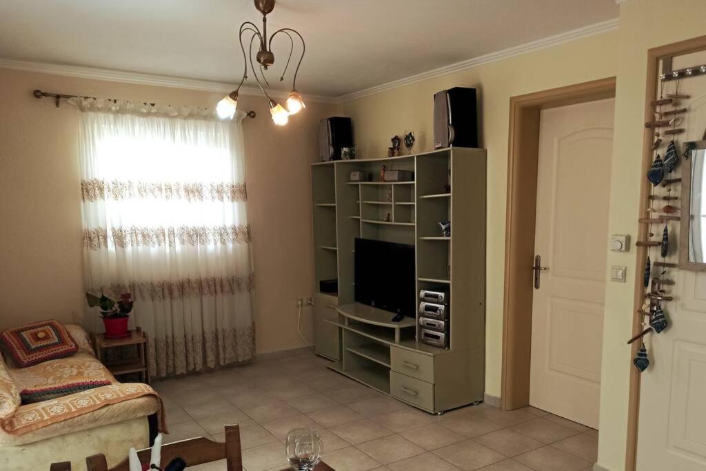 Jilda S Apartment With Private Garden! Нафплион Екстериор снимка
